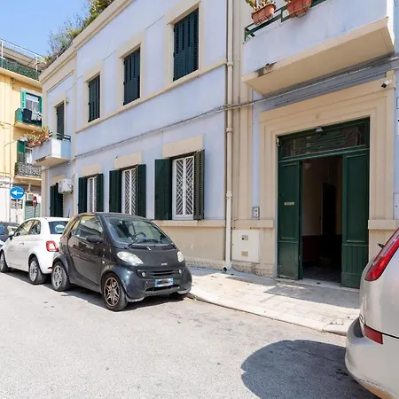 Guesthost - Stazione & Policlinico Daire *