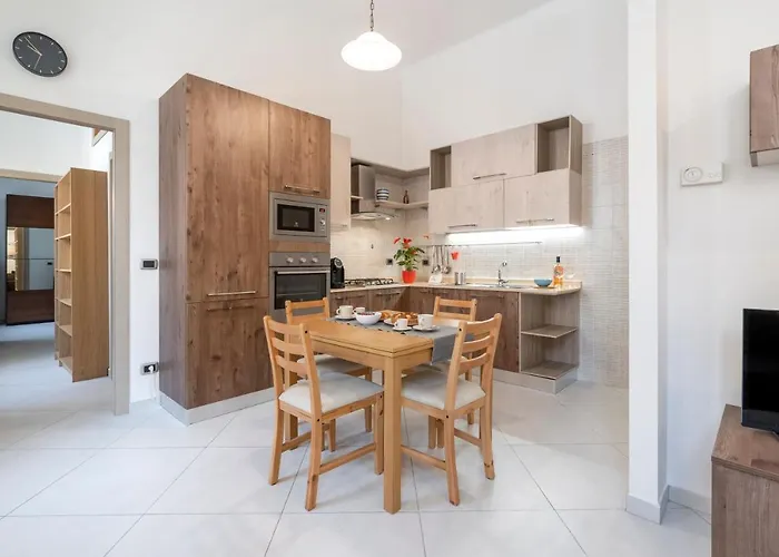 Апартаменты Guesthost - Stazione & Policlinico *