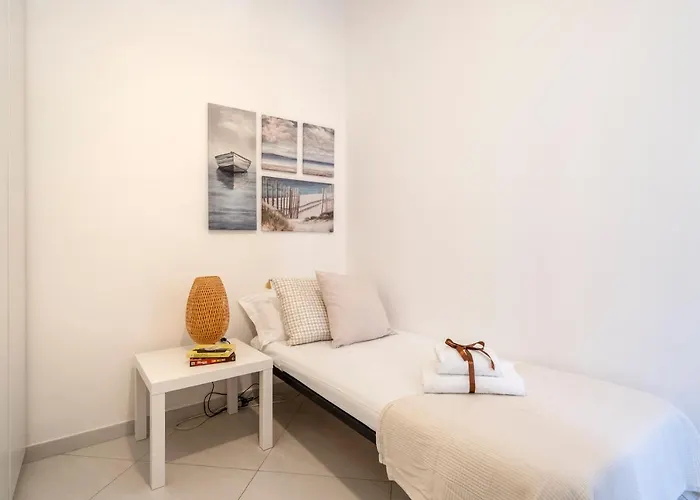 Апартаменты Guesthost - Stazione & Policlinico Бари