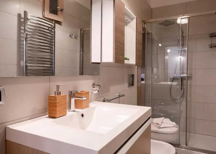 Guesthost - Stazione & Policlinico *