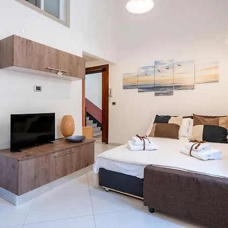 Guesthost - Stazione & Policlinico Lägenhet *