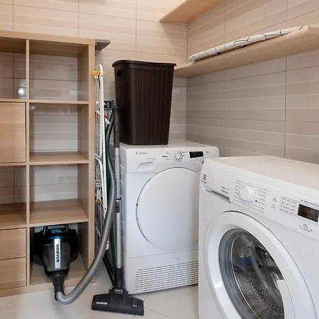 Lägenhet Guesthost - Stazione & Policlinico Bari