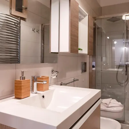 Guesthost - Stazione & Policlinico *